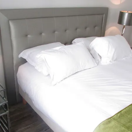 Champ De Mars Lejlighedshotel 2*