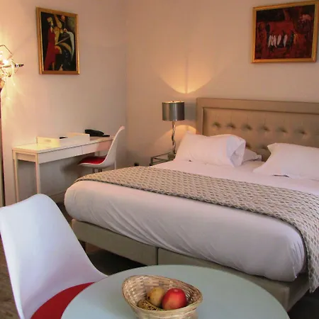 Champ De Mars Lejlighedshotel 2*