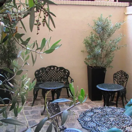 Champ De Mars Lejlighedshotel 2*