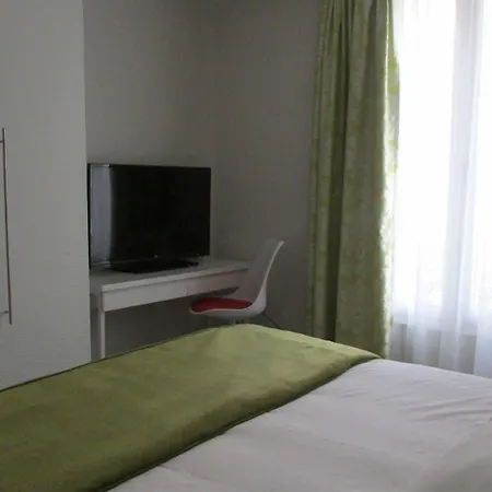 Champ De Mars Lejlighedshotel 2*